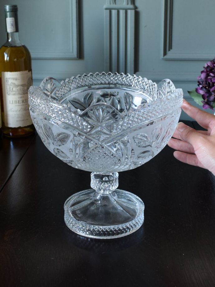 便利に使えるアンティークガラスの食器