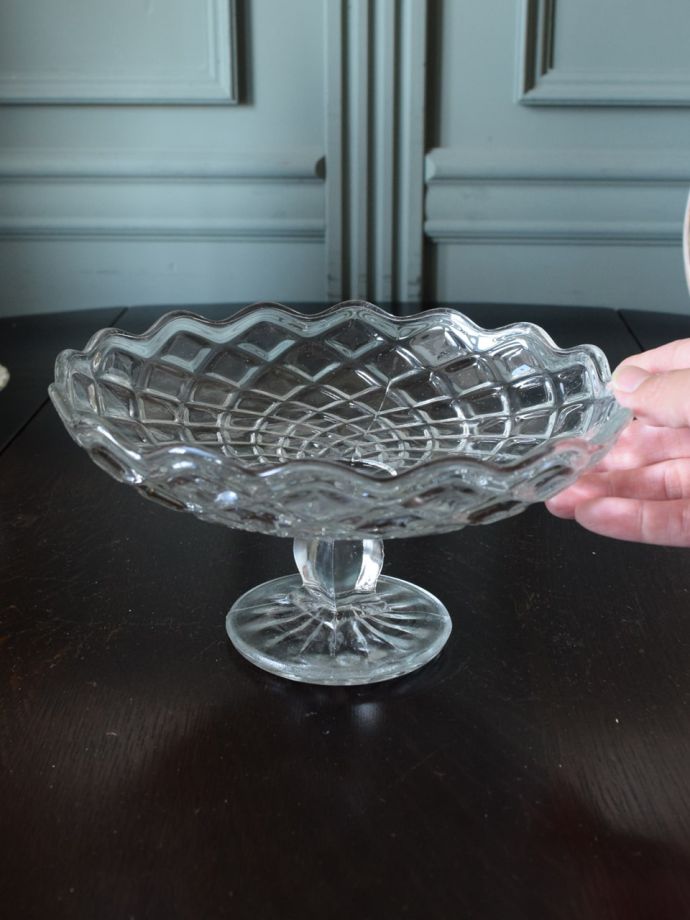 便利に使えるアンティークガラスの食器