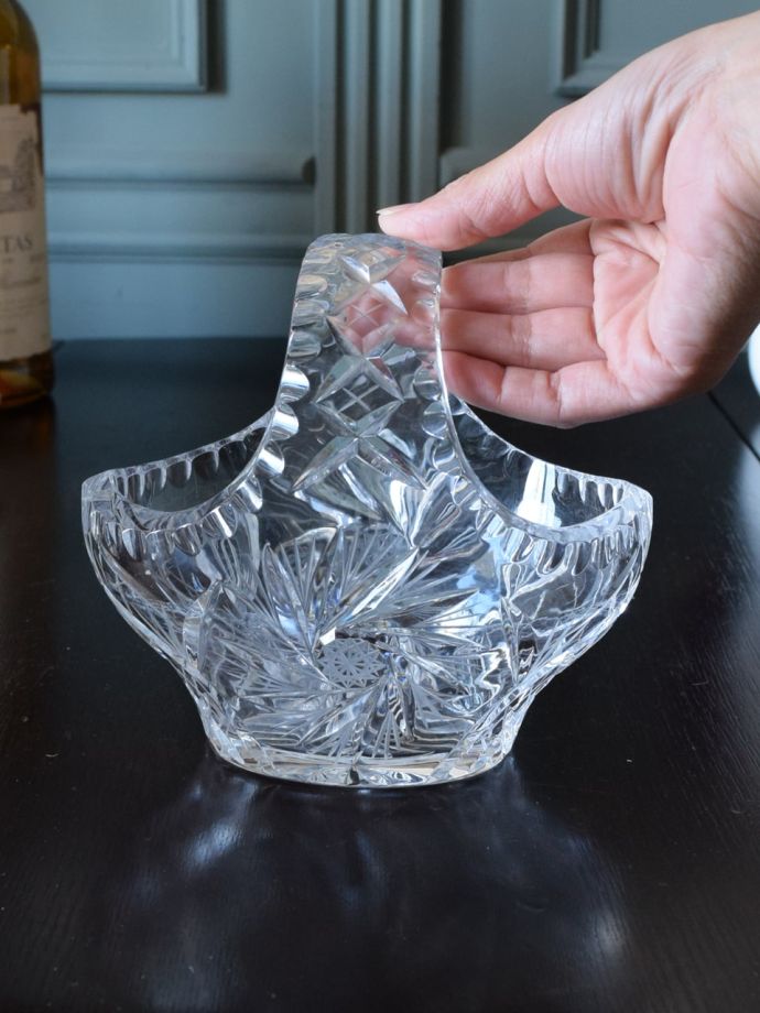 プレスドグラスのバスケット