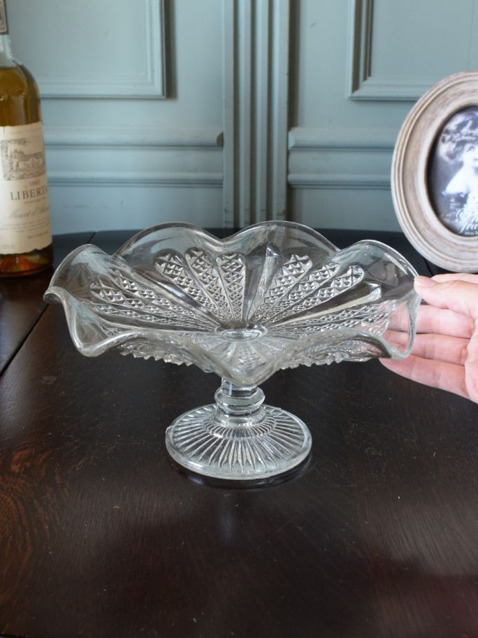 便利に使えるアンティークガラスの食器