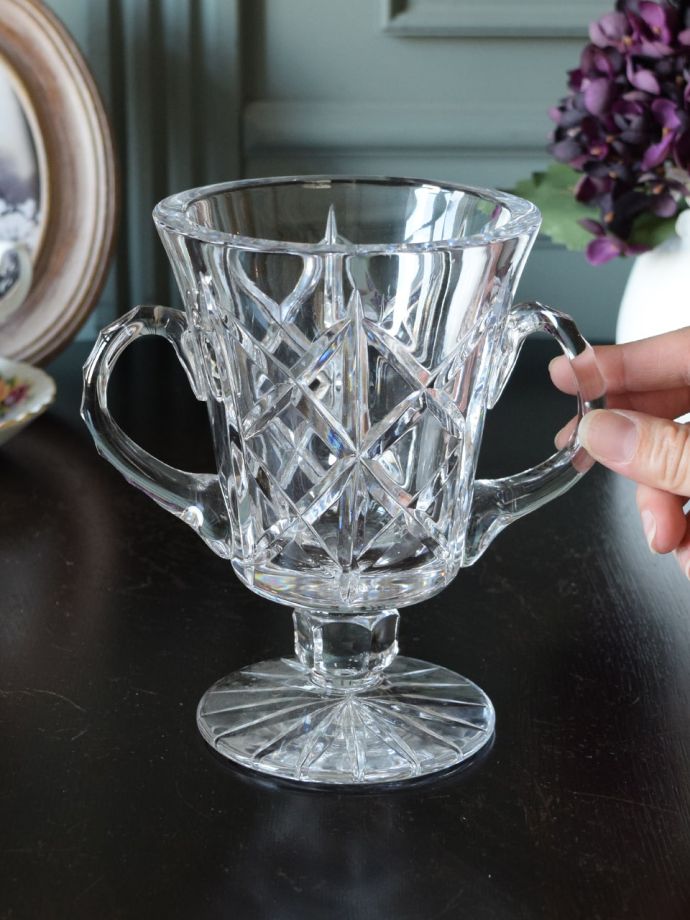 キラキラ輝くアンティークガラス