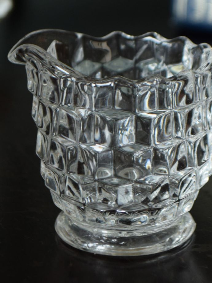 アンティークガラスのミルクピッチャー