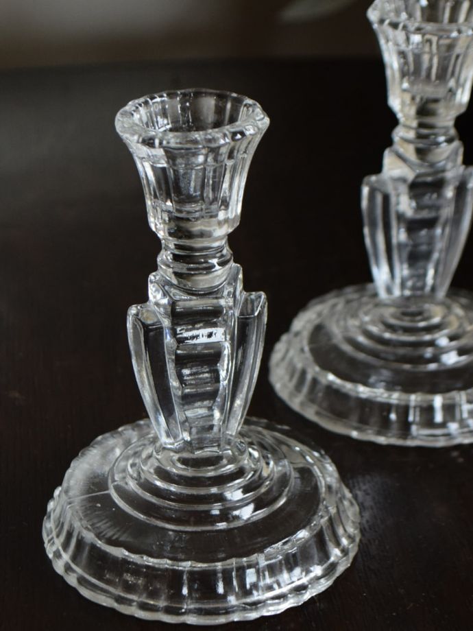 イギリスから届いた美しいロウソク立て、アンティークガラスの
