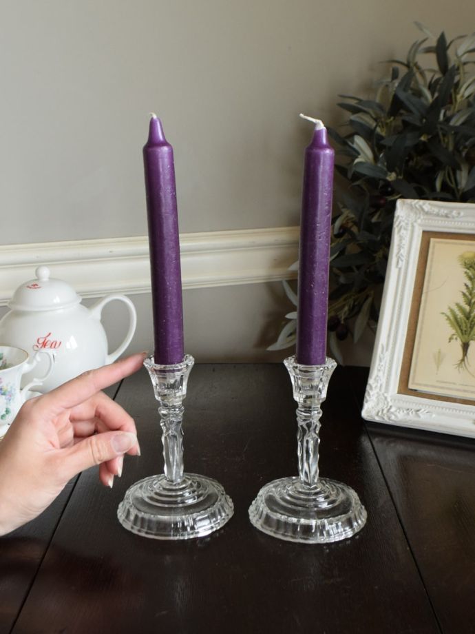 イギリスから届いた美しいロウソク立て、アンティークガラスの