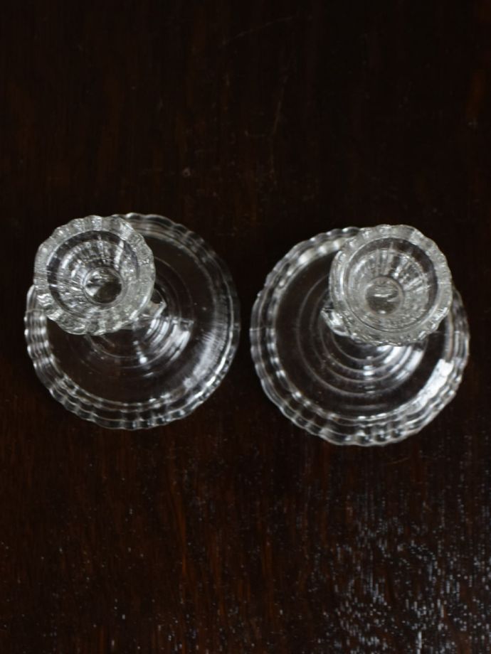 イギリスから届いた美しいロウソク立て、アンティークガラスの