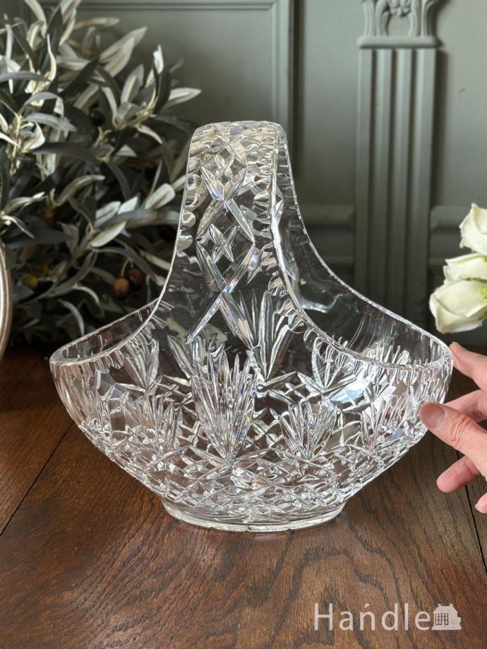 プレスドグラスのバスケット