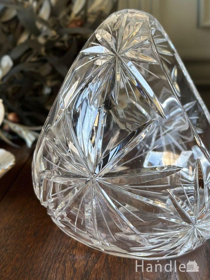 アンティークガラスの可愛いバスケット