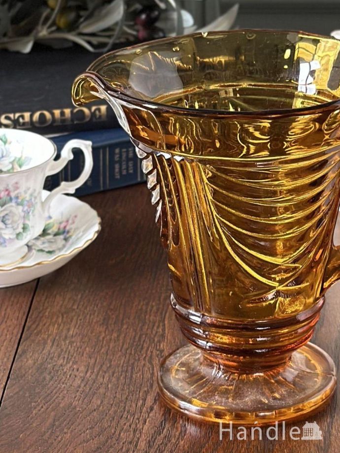 アンティークガラスのウォータージャグ