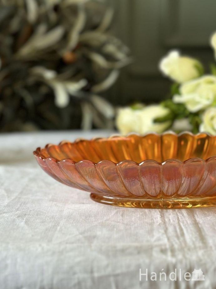 アンティーク 雑貨のガラス小物 アンティーク雑貨 ボウル 中サイズ 食事の時間を楽しく過ごすために作られた器貴重だったガラスがプレスドグラスの発達によって気軽に手に入るようになった時代に作られたテーブルウェア。(pg-6371)