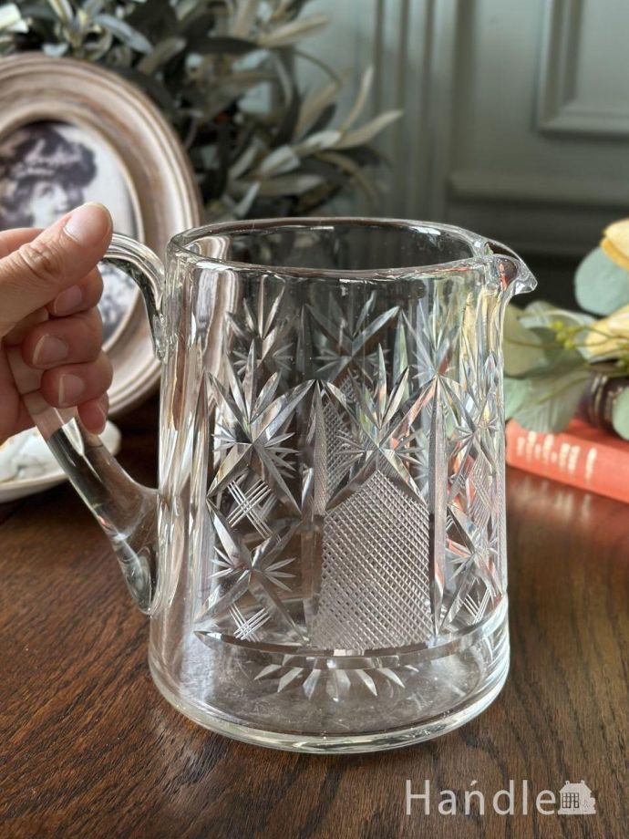 イギリスから届いたアンティークガラスのピッチャー、プレスドグラスの