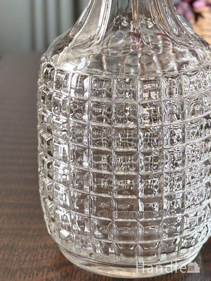 イギリスから届いたアンティークガラスのデカンタ、フタが付いた