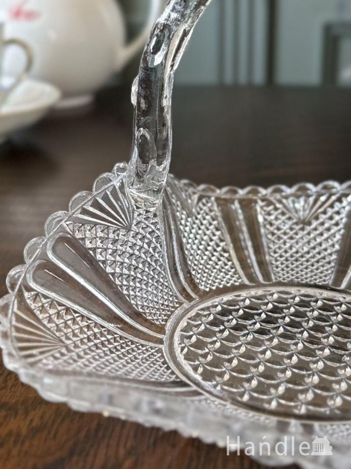 アンティークガラスの可愛いバスケット