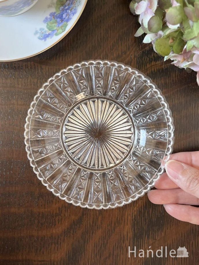 便利に使えるアンティークガラスの食器