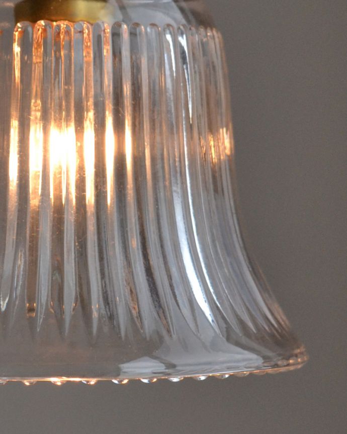 点灯後のペンダントライトの灯り