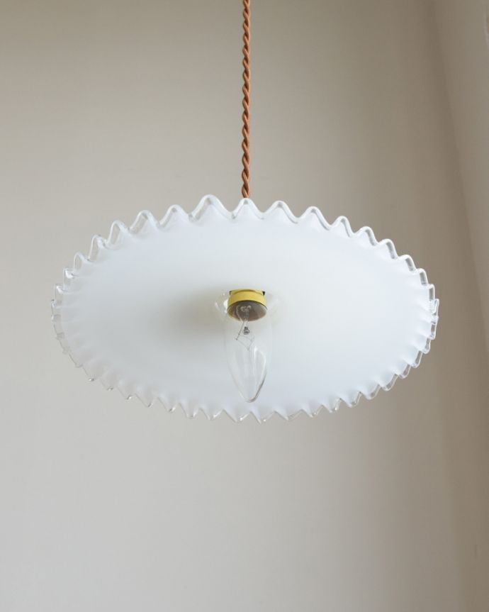 下から見たペンダントライト