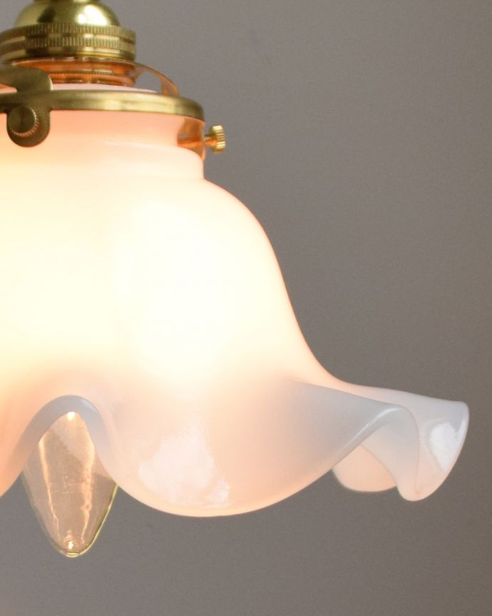 点灯後のペンダントライトの灯り