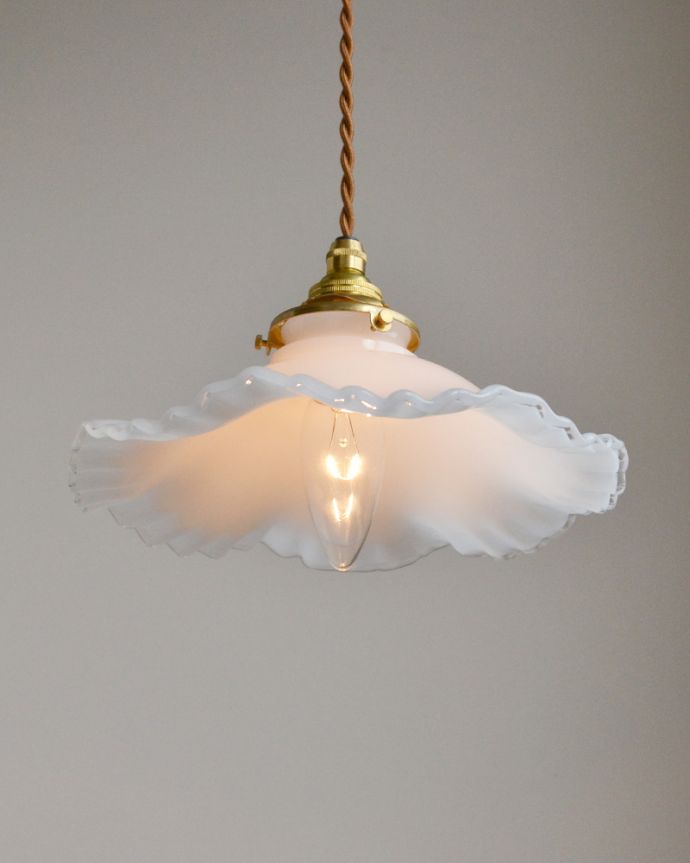 ペンダントライト　照明・ライティング　ペンダントライト（コード・シャンデリア電球・ギャラリーA付き）。下から見上げるとこんな感じです。(pl-014a)