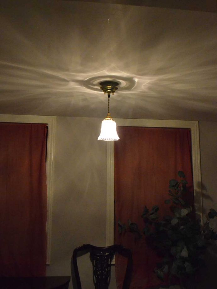 ペンダントライトの陰影