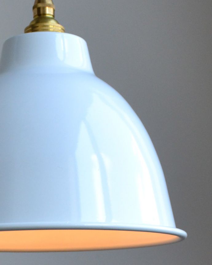 点灯後のペンダントライトの灯り