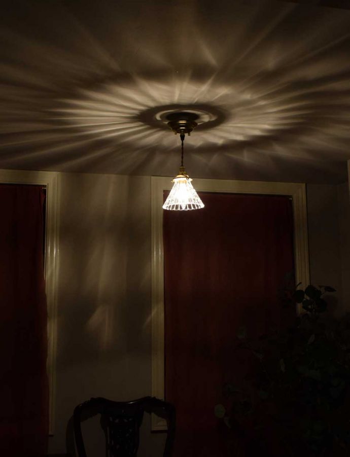 ペンダントライトの陰影