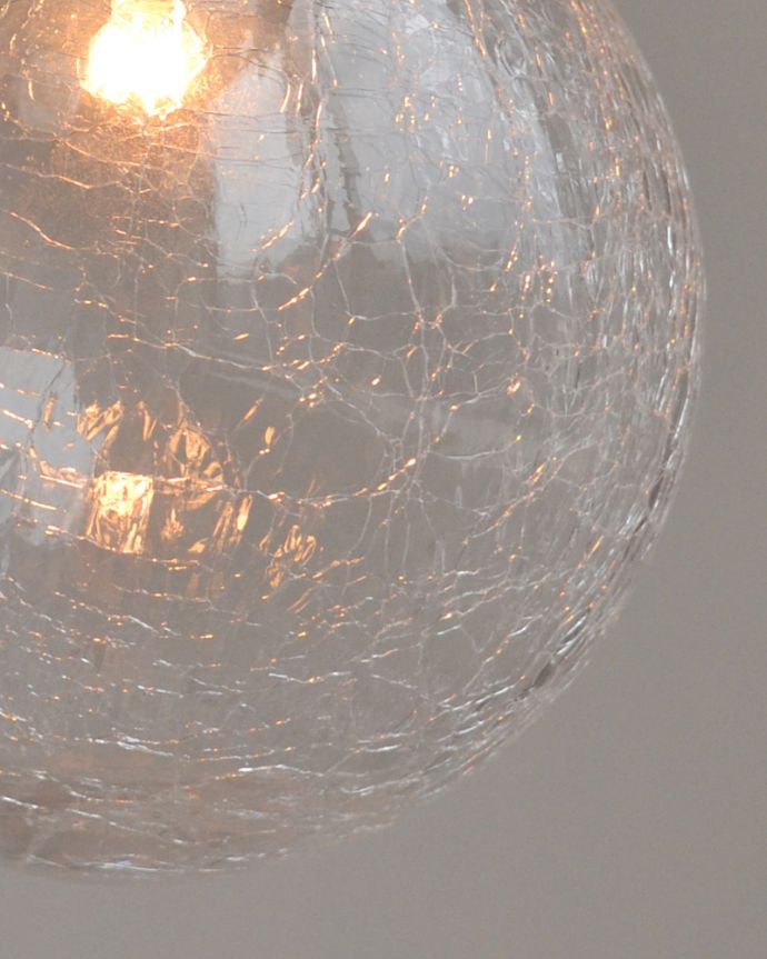 点灯後のペンダントライトの灯り