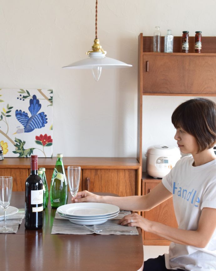 ペンダントライト　照明・ライティング　白く美しいアイアン製のペンダントライト（ホワイト)(コード・シャンデリア電球・ギャラリーA付き）。ナチュラルな温かい雰囲気を一度味わったら、みんなはまっちゃいます！。(pl-056a)