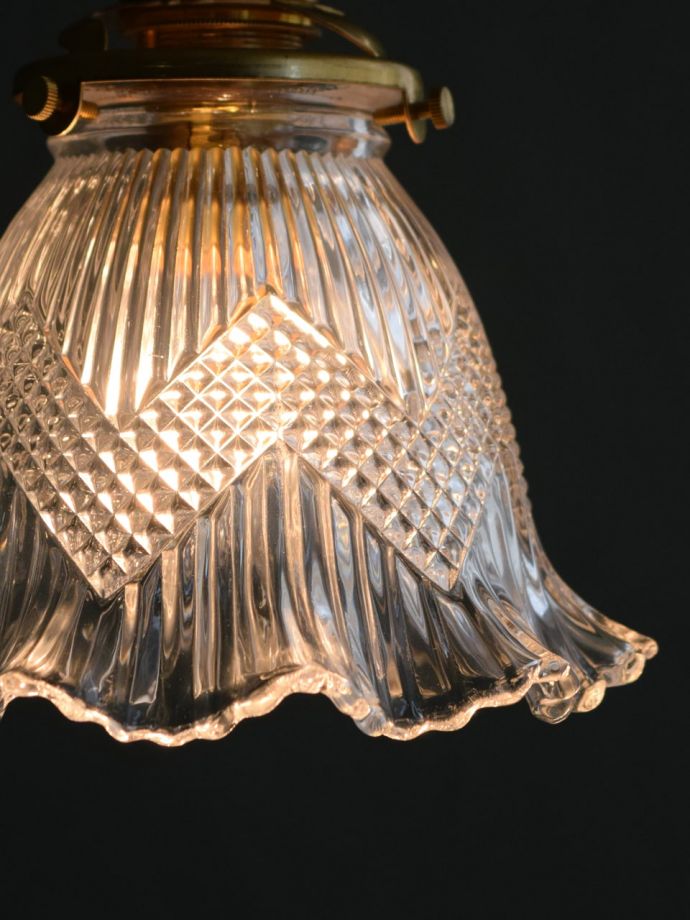 点灯後のペンダントライトの灯り