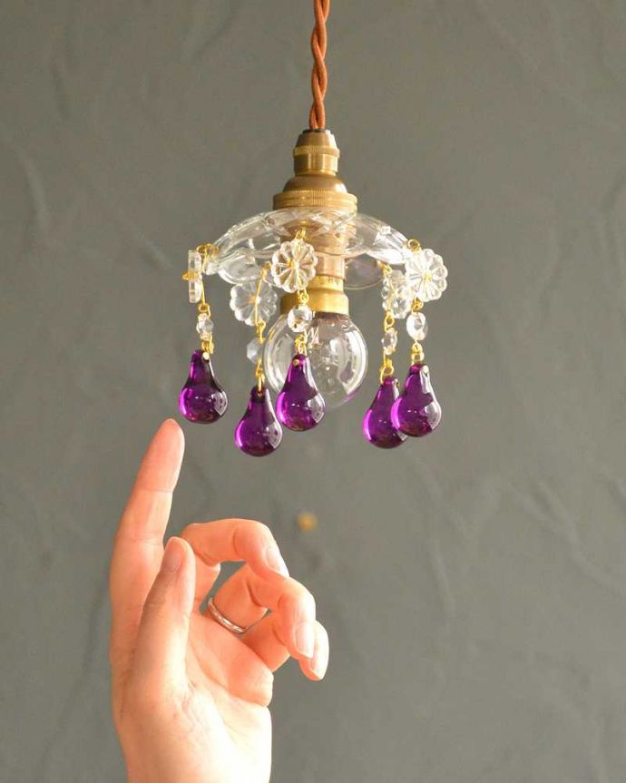 Handleオリジナル　照明・ライティング　Handleオリジナル のプチ シャンデリア　シェードC。手のひらサイズのプチシャンデリアシャンデリアのお皿をシェードにして作った、手のひらサイズのプチシャンデリア。(pl-092-1-o)