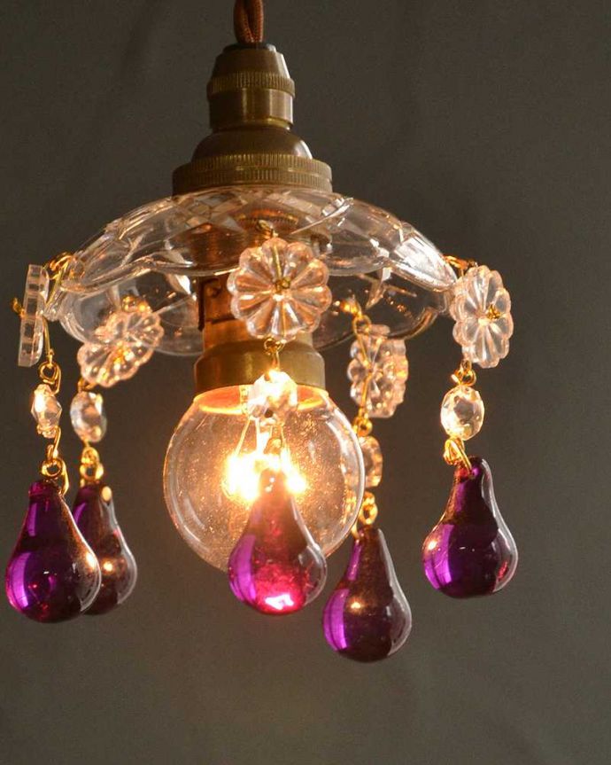 Handleオリジナル　照明・ライティング　Handleオリジナル のプチ シャンデリア　シェードC。夜になると･･･点灯するとガラスがキラキラ輝きます。(pl-092-1-o)