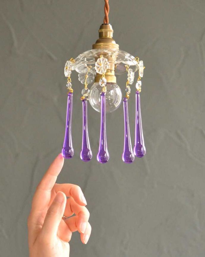 Handleオリジナル　照明・ライティング　Handleオリジナル のプチ シャンデリア　シェードE。手のひらサイズのプチシャンデリアシャンデリアのお皿をシェードにして作った、手のひらサイズのプチシャンデリア。(pl-094-1-o)