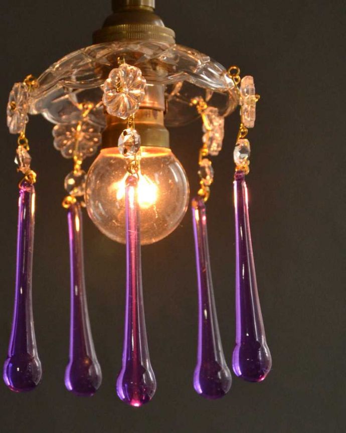 Handleオリジナル　照明・ライティング　Handleオリジナル のプチ シャンデリア　シェードE。夜になると･･･点灯するとガラスがキラキラ輝きます。(pl-094-1-o)