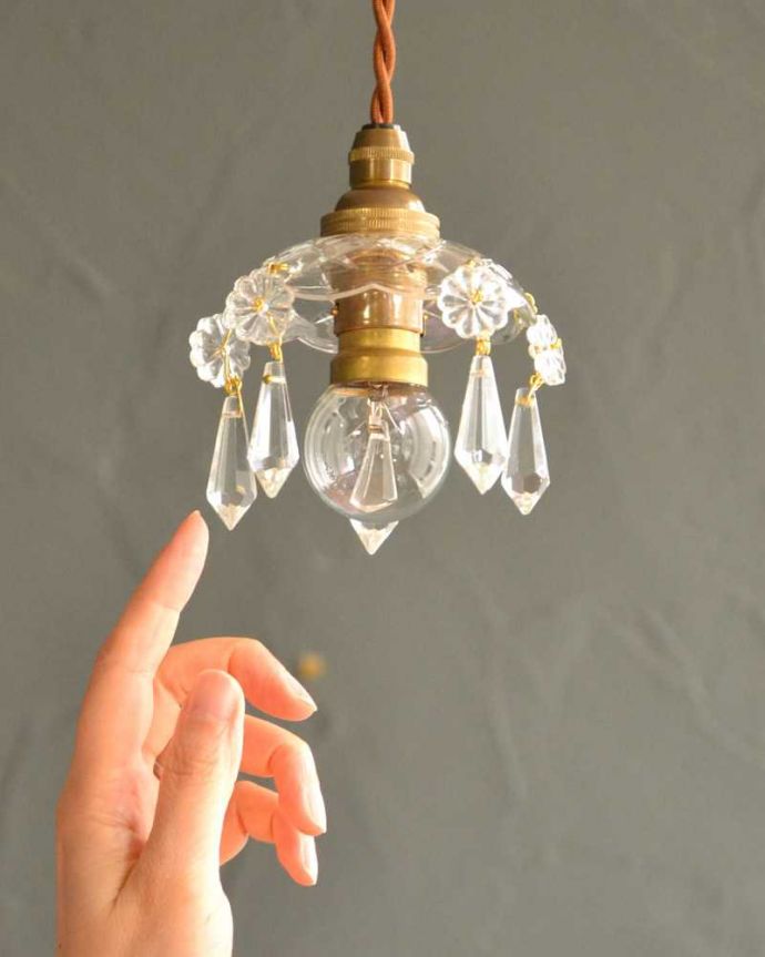 Handleオリジナル 照明・ライティング Handleオリジナル プチ シャンデリア G(コード・丸球・ギャラリーなし)。手のひらサイズのプチシャンデリアシャンデリアのお皿をシェードにして作った、どこでも使える手のひらサイズのHandleオリジナルのプチシャンデリアです。(pl-096-o)