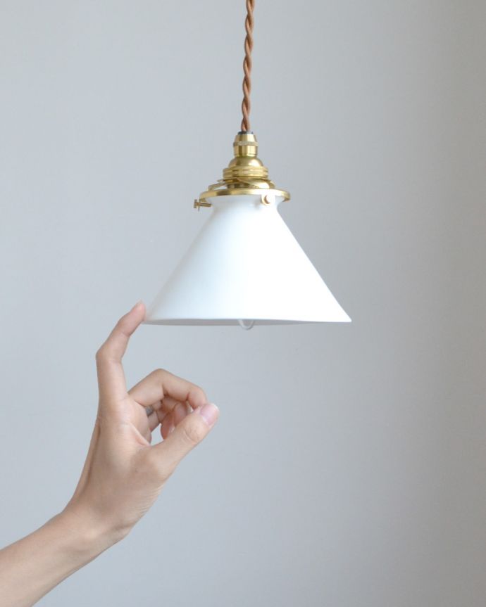 アンティーク調のボーンチャイナシェード