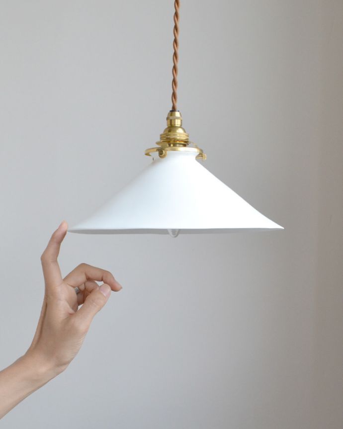 アンティーク調のボーンチャイナシェード