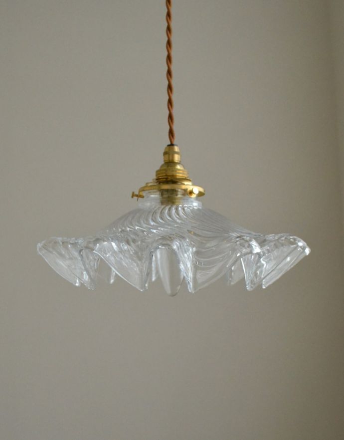 ペンダントライト 照明・ライティング ダイナミックなカッティングが美しい、ペンダントライト(コード・シャンデリア球・ギャラリーA付き)。【 シェードのサイズ 】直径26×高さ9.5cmコードは50、80cm以外にも、ご希望の長さで加工してお届けします。(pl-132)