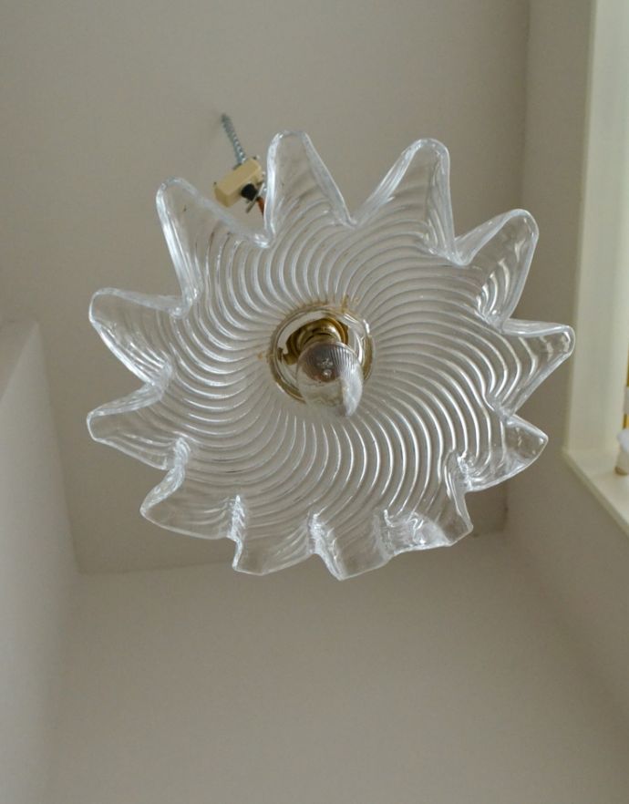 下から見たペンダントライト