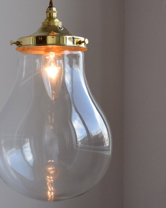 ペンダントライト　照明・ライティング　クリアガラスがキレイなランプシェード バルブ　ペンダントライト（コード・シャンデリア球・ギャラリーE付き） 。あたたかい光がお部屋を包み込みます。(pl-147)