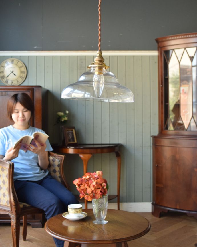 ペンダントライト 照明・ライティング クリアガラスがキレイなペンダントライト(コード・シャンデリア球・ギャラリーA付き)。あたたかい光がお部屋を包み込みます。(pl-150)
