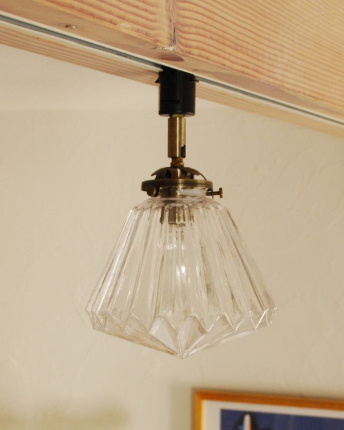 スポットライト　照明・ライティング　折り紙細工のような天井付け照明（ダクトレール専用スポットライト）（電球なし）。角度が調整できるデザインです。(pl-165)