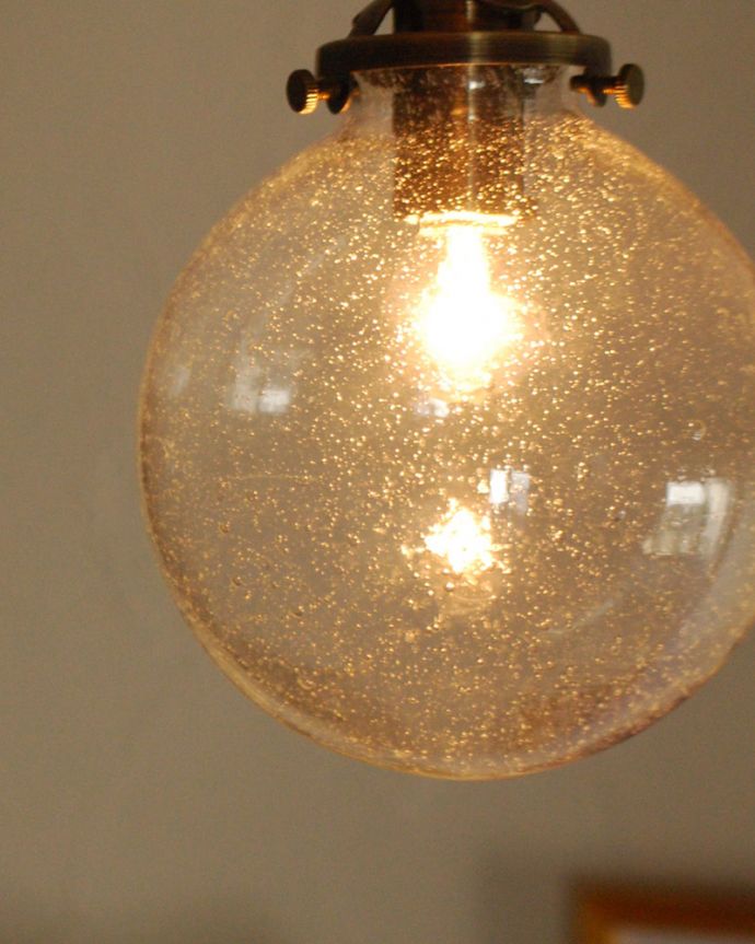 スポットライト　照明・ライティング　ガラスボールスポットライト（まん丸/バブル入り）（ダクトレール専用）（電球なし）。明かりを点けると模様に反射してより綺麗に灯ります。(pl-166)