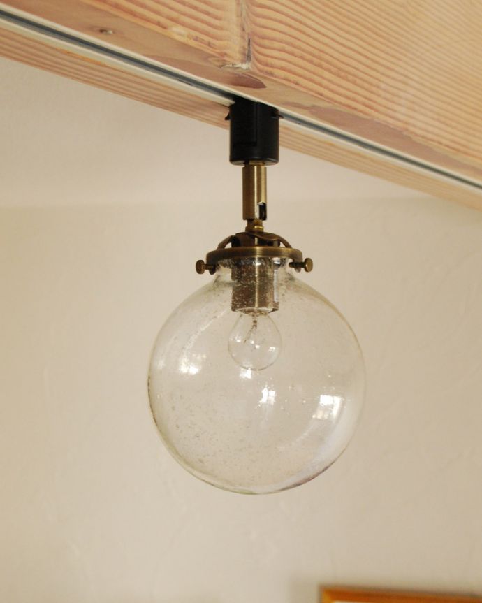 スポットライト　照明・ライティング　ガラスボールスポットライト（まん丸/バブル入り）（ダクトレール専用）（電球なし）。角度が調整できるデザインです。(pl-166)