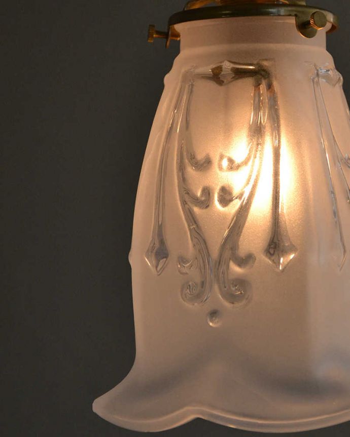 点灯後のペンダントライトの灯り