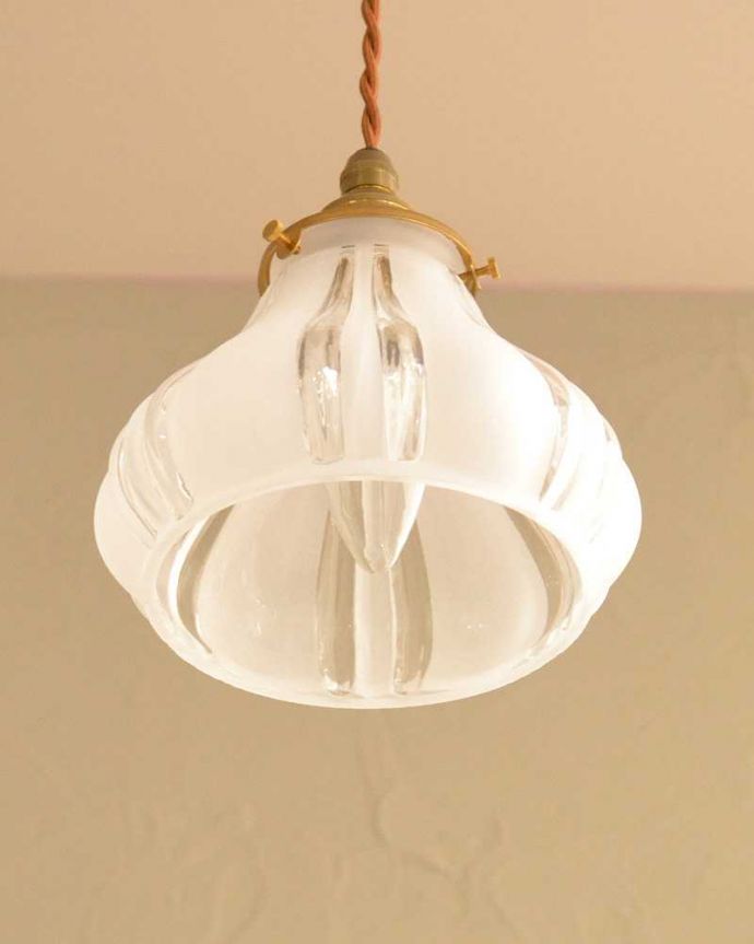 下から見たペンダントライト