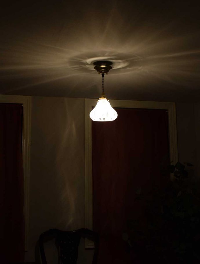 ペンダントライトの陰影