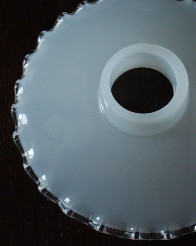 ミルクガラスのシェード