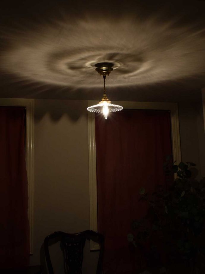 ペンダントライトの陰影