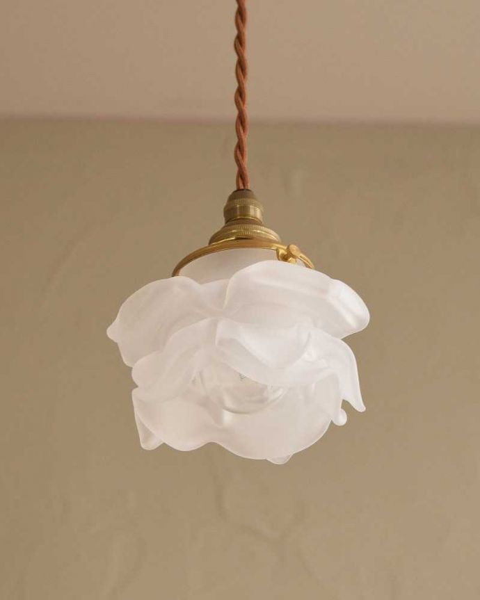 バラのシェードペンダントライト（コード・シャンデリア電球