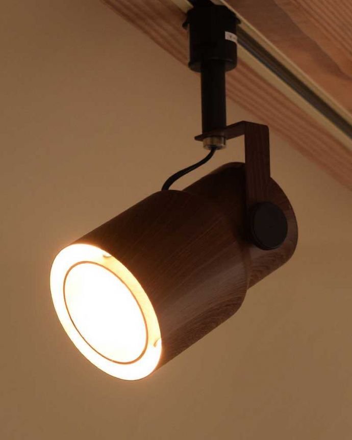 スポットライト　照明・ライティング　ウォルナット材風のオシャレなダクトレール用スポットライト(LED電球セット)。ダクトレール用のおしゃれスポットライト木目調塗装がオシャレなスポットライト。(pl-201)