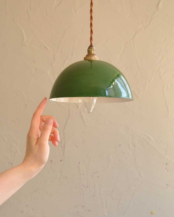 ペンダントライト　照明・ライティング　コロンとした形が可愛いグリーン色のホウロウペンダントライト（コード・シャンデリア球・ギャラリーなし）。。(pl-205)