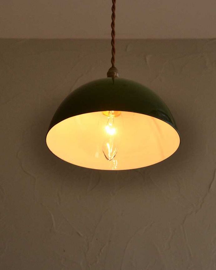 ペンダントライト　照明・ライティング　コロンとした形が可愛いグリーン色のホウロウペンダントライト（コード・シャンデリア球・ギャラリーなし）。。(pl-205)